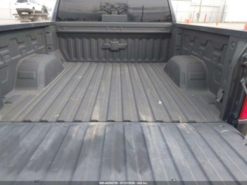 Chevrolet Silverado II 2023 Chevrolet Silverado Short Bed Lt Trail Boss 2023 5.3 Benzyna 355KM, zdjęcie 5