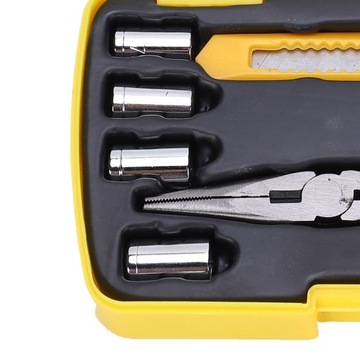 Набор ручных инструментов для домашнего использования.