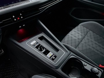 Volkswagen Golf VII Hatchback 5d Facelifting 1.5 TSI ACT 150KM 2020 Volkswagen Golf Volkswagen Golf VIII 1.5 eTSI 150KM DSG R-Line LED Kamer, zdjęcie 12