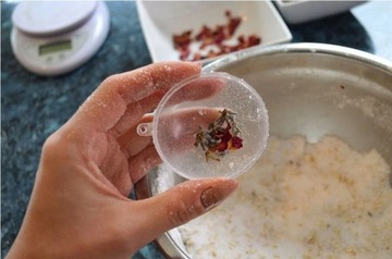 DOMOWY ZESTAW DO ROBIENIA KUL KĄPIELOWYCH PREZENT