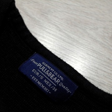 PULL BEAR _ FIRMOWY CIEPŁY SWETER Z LOGO _ XS/S