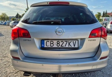 Opel Astra J Sports Tourer 1.4 Turbo ECOTEC 140KM 2012 Opel Astra Cosmo Grzane fotele140KM 1.4 Benzyna 140KM, zdjęcie 2