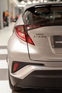 Toyota C-HR I Crossover Facelifting 1.8 Hybrid 122KM 2023 Toyota C-HR 1.8 Hybrid Style 1.8 Hybryda 122KM, zdjęcie 8