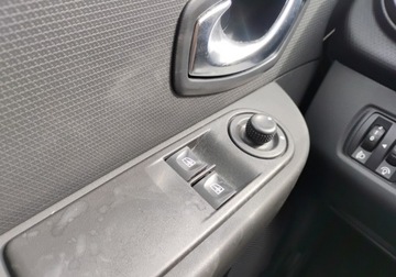 Renault Clio IV Hatchback 5d ENERGY dCi 90KM 2015 Renault Clio 2015r SALONOWY. 1.5 DCI. Uszkodzony tyl. Jezdzi. 1.5 Diesel, zdjęcie 10