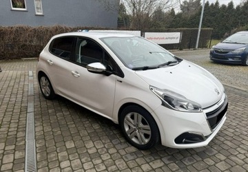 Peugeot 208 I Hatchback 5d Facelifting 1.2 PureTech 82KM 2017 Peugeot 208 1,2 82KM Klimatyzacja 1.2 Benzyna 82KM, zdjęcie 3