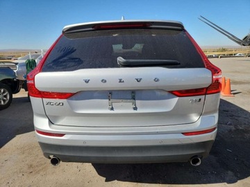 Volvo XC60 II 2021 Volvo XC 60 T5 Momentum 2021 2.0L 2.0 Benzyna 250KM, zdjęcie 2
