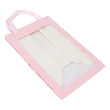 Прозрачный подарочный пакет с окошком внутри.