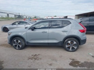 Volvo XC40 2024 Volvo XC 40 B5 Dark Theme 2024 2.0 Benzyna 247KM, zdjęcie 1