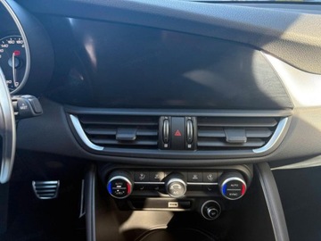 Alfa Romeo Giulia II Sedan Facelifting 2023 2.0 GME Turbo 280KM 2025 ALFA ROMEO Giulia Turbo Veloce Q4 Sedan 2.0 (280KM) 2025, zdjęcie 12