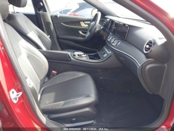 Mercedes Klasa E W213 2019 Mercedes-Benz Klasa E 2019 Mercedes-Benz E-Class E 300 RWD Sedan 2.0 241KM, zdjęcie 5