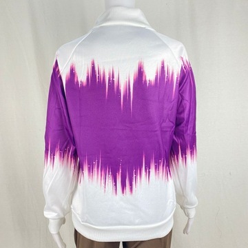 Trendy Design: Modny Sweter Z Wysokim Kołnierzem I Pasiastym Printem