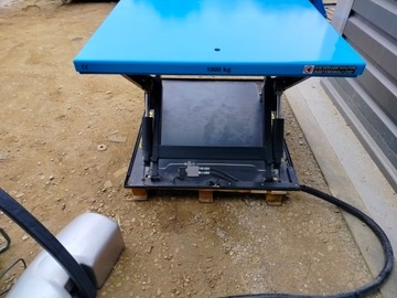 НОЖНИЧНЫЙ ПОДЪЕМНИК ПАЛЕЧЯК 1,14м х 1,42м с рампой