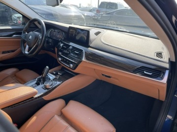BMW Seria 5 F10-F11 Touring Facelifting 520d 190KM 2017 BMW 530 Luxury Line Xdrive Skóra Kamera Harman, zdjęcie 11