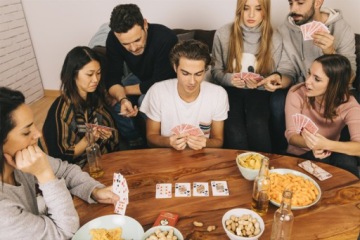 ИГРОВЫЕ КАРТЫ ДЛЯ ПОКЕРА 2 КОЛОДЫ С ПЛАСТИКОВЫМ ПОКРЫТИЕМ