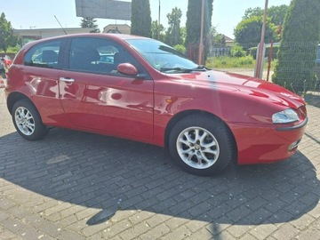 Alfa Romeo 147 Hatchback 1.6 i 16V T.Spark 120KM 2002 Alfa Romeo 147, zdjęcie 2