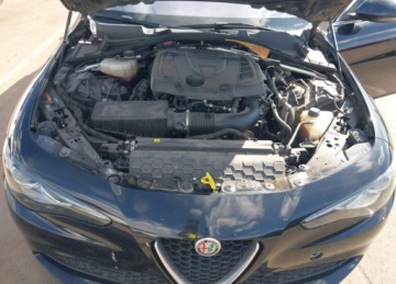Alfa Romeo Giulia II 2018 Alfa Romeo Giulia 2018r., Ti Lusso Awd, 2L, od ubezpieczalni 2.0 Benzyna, zdjęcie 13