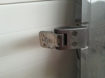 ПЕТЛЯ ЗАДНЕЙ ЛЕВОЙ ДВЕРИ SPRINTER 906 В КОМПЛЕКТЕ