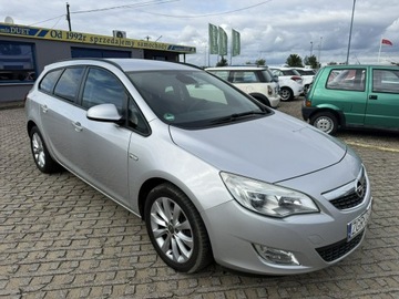 Opel Astra J Sports Tourer 1.7 CDTI ECOTEC 110KM 2012 Opel Astra 1,7 diesel 110KM, zdjęcie 1