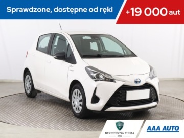 Toyota Yaris III Hatchback 5d Facelifting 2017 1.5 Hybrid 100KM 2020 Toyota Yaris 1.5 Hybrid, Salon Polska