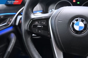 BMW Seria 5 G30-G31 Limuzyna 520d 190KM 2019 BMW Seria 5 520d xDriveFV23Adaptacyjne Reflektory LEDFotel Sportowy 2.0, zdjęcie 4