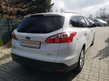 Ford Focus III Kombi 1.0 EcoBoost 125KM 2012 Ford Focus 1.0 12V 125KM Klimatyzacja Nawi Parktro, zdjęcie 5