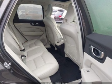 Volvo XC60 II 2024 Volvo XC 60 b5 core dark theme, 2024r., 4x4, 2.0L 2.0 Benzyna 247KM, zdjęcie 9