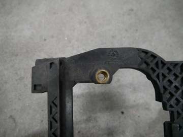 BMW E39 DRŽÁK STOJAN KAZETA RÁMEČEK DRŽÁKY TÁHLO KLIKY ZADNÍ PRAVÝ