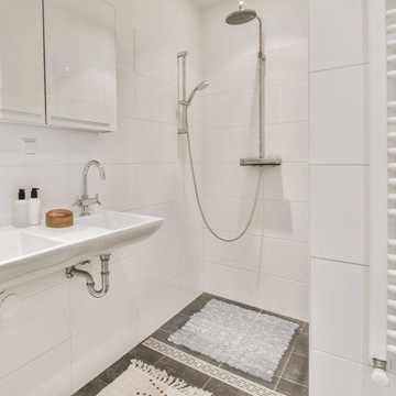 Противоскользящий коврик для душа