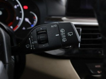 BMW Seria 5 G30-G31 Touring 520d 190KM 2019 BMW 520 Automat Luxury Line Nawigacja Tempomat, zdjęcie 32