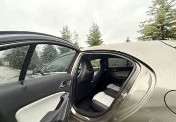 Mercedes Klasa A W176 Hatchback 5d 1.6 180 BlueEFFICIENCY 122KM 2013 Mercedes-Benz Klasa A Mercedes-Benz Klasa A 180 1.6 Benzyna 122KM, zdjęcie 20