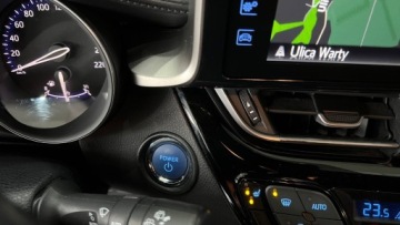 Toyota C-HR I 2018 Toyota C-HR 1.8 Hybryda Bardzo ladny stan Czarny dach Navi Kamera MOZLIWA, zdjęcie 32