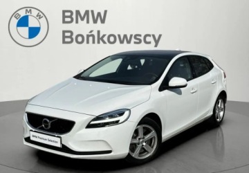Volvo V40 II Hatchback Facelifting 2.0 T4 190KM 2018 Volvo V40 V40 190 KM Momentum Led Panorama Kamera Navi Tempomat Salon Pols