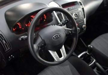 Kia Ceed I Hatchback 5d Facelifting 1.6 DOHC CVVT 126KM 2012 Kia Ceed Polski salon _ 1.6 benzyna 125 KM _ Klimatyzacja _ opony wielosez, zdjęcie 14