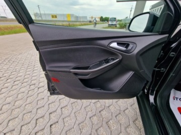 Ford Focus III Hatchback 5d facelifting 1.0 EcoBoost 100KM 2016 Ford Focus 1.0 EcoBoost 101Ps Navi Alu Czarny Sliczny Gwarancja Benzyna, zdjęcie 9