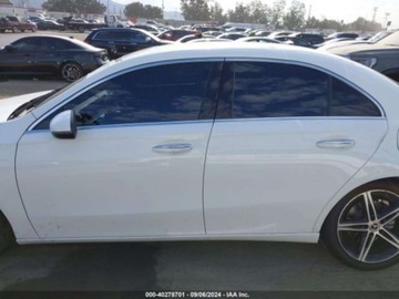 Mercedes Klasa A W177/V177 2022 Mercedes-Benz Klasa A 2022 Mercedes-Benz A-Class A 220 Sedan 2.0 Benzyna, zdjęcie 12