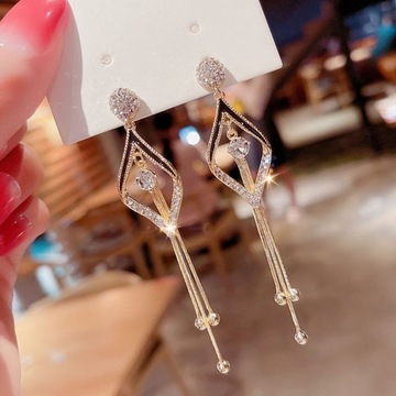 Длинные серьги-капли-бабочки с кисточками серебристого цвета