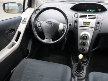Toyota Yaris II Hatchback 5d 1.0 VVT-i 69KM 2008 Toyota Yaris 1.0 VVT-i, Klima, zdjęcie 6
