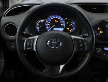 Toyota Yaris III Hatchback 5d Facelifting Hybrid 100KM 2016 Toyota Yaris 1.5 Hybrid, Serwis ASO, Automat, zdjęcie 15