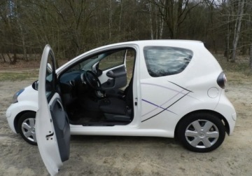 Toyota Aygo I Hatchback 3d 1.0 VVT-i 68KM 2010 Toyota Aygo sliczna mala tania niezawodna BEZ RDZY klima Benzyna 68KM, zdjęcie 5