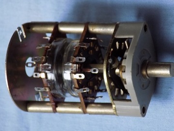 PRZEŁĄCZNIKI SEKCYJNY 2 WARSTWOWY - 2 X11 ODCZEPÓW