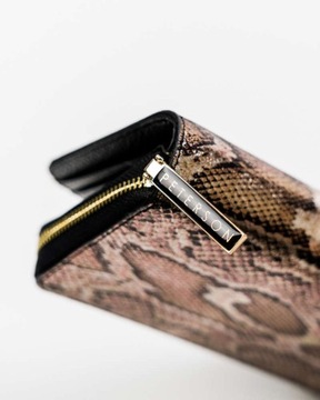 Skórzany portfel damski z wężowym wzorem i ochroną RFID Stop Peterson