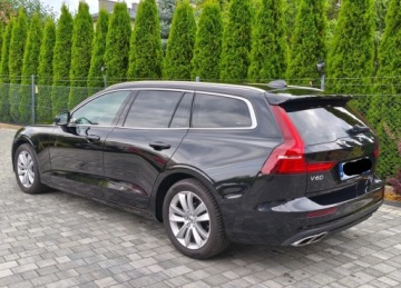 Volvo V60 II  Kombi 2.0 D3 150KM 2019 Volvo V60 D3 Drive-E R-Design Momentum, zdjęcie 1