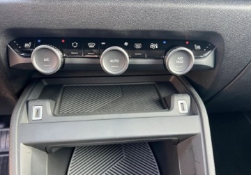 Citroen 2023 Citroen C4X Elektryk Nawigacja Kamera Sensor LED podgrzewana kierownica sz, zdjęcie 15