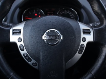 Nissan Qashqai I Crossover 2.0 dCi 150KM 2011 Nissan Qashqai 2.0 dCi, Salon Polska, zdjęcie 15