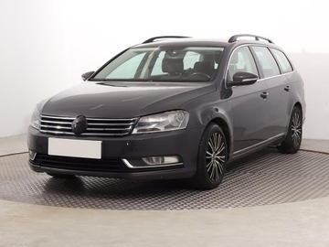 Volkswagen Passat B7 Variant 2.0 TDI CR DPF BlueMotion 140KM 2011 VW Passat 2.0 TDI, DSG, Navi, Klima, Klimatronic, zdjęcie 1