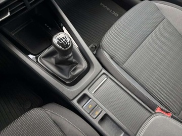 Skoda Octavia IV Liftback 1.0 TSI EVO 110KM 2022 Skoda Octavia Ambition Czujniki parkowania przodtyl Lane Assist Faktura Va, zdjęcie 20
