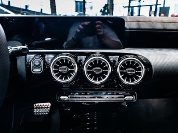 Mercedes CLA C118/X118 Shooting Brake Facelifting 1.3 200 163KM 2025 CLA 200 AMG Line Shooting Brake 1.3 (163KM) 2025, zdjęcie 11