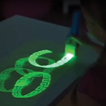 ЖИВОПИСЬ СВЕТОДИОДНОЙ ВОЛШЕБНОЙ КИСТОЧКОЙ С 3D-СВЕЧЕНИЕМ CRA LIGHT