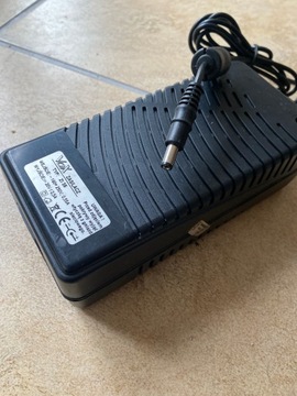 Zasilacz VOX 20V 2,5A 5,5x2,5 z kablem trapez
