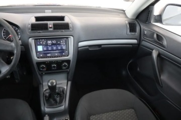 Skoda Octavia II Kombi 1.6 MPI 102KM 2010 Skoda Octavia 1.6, GAZ, Klima, Parktronic, zdjęcie 7